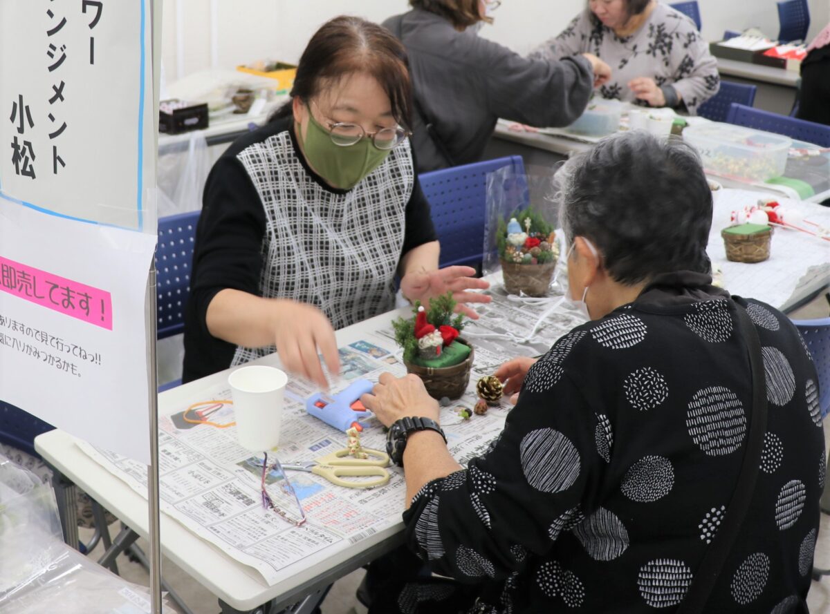 プリザーブドフラワーづくり（小松：フラワーアレンジメント）